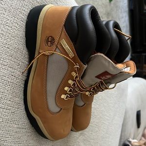 Like new timberland boots. Small unnoticed mark seen in pictures